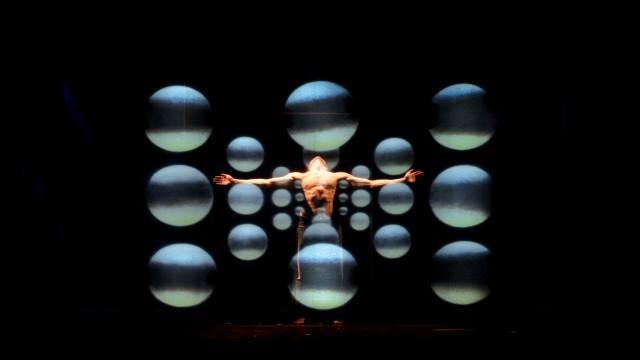 Spheres by Norman McLaren and dancer